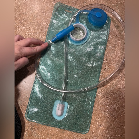 Black Vibe Hydration Backpack Pack - Picture 4 of 7